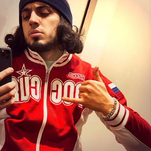 骚逼被我操流水
